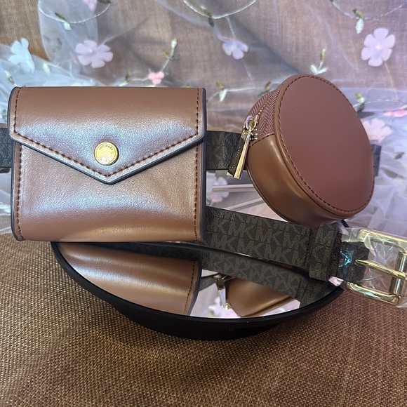 Michael Kors Leather L/XL Crossbody/Belt with 2 Removable Mini Pouches - Picture 3 of 5